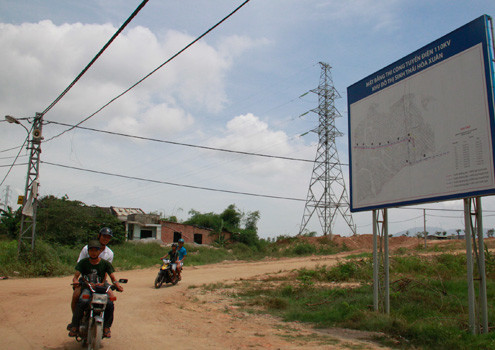 Dự án Khu đô thị sinh thái Hòa Xuân đang được triển khai. Ảnh: Nguyễn Đông Dự án Khu Đô thi sinh thái Hòa Xuân đang đwocj triển khai xây dựng. Hi vọng sau bổi dôối thoại của bí thư Thanh, dự án sẽ đượcđaẩy nhanh tến đôộ. Ảnh: Nguêễn pddoong