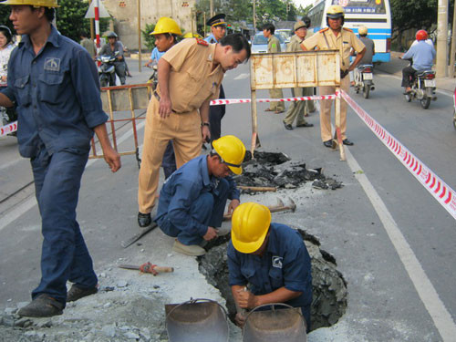 Lỗ "tử thần” tái xuất trên đường Kha Vạn Cân ảnh 3 Lỗ "tử thần” tái xuất trên đường Kha Vạn Cân ảnh 3