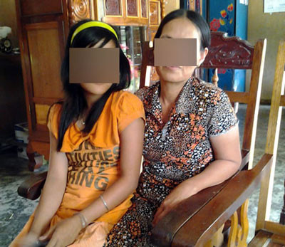 Mẹ con chị Mai Thị Hạnh đã từng đến nhờ “thầy” xoa đầu chữa bệnh nhưng không khỏi Mẹ con chị Mai Thị Hạnh đã từng đến nhờ “thầy” xoa đầu chữa bệnh nhưng không khỏi
