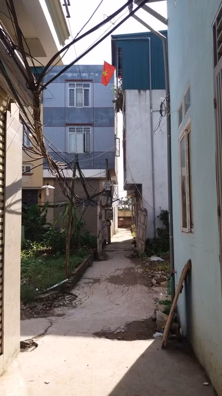 Hàng chục ngôi nhà 2, 3 tầng tại đây đã được xây dựng từ nhiều năm nay. Ảnh Bảo Nam