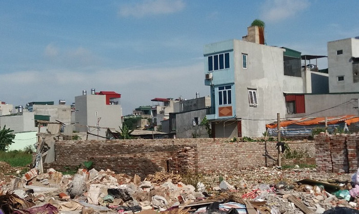 Khu vực tại Ngõ 1, ngách 1/62/23 Bùi Xương Trạch có rất nhiều nhà cao tầng trên được xây dựng trên đất nông nghiệp. Ảnh Bảo Nam.