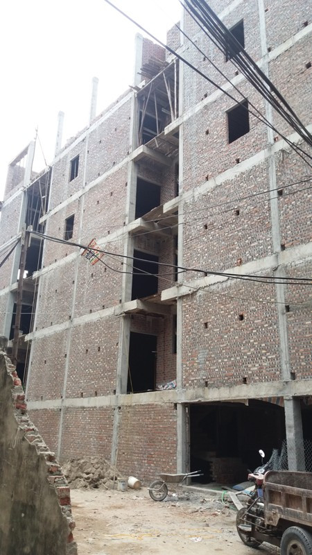 Công trình trong ngõ 165, đường Dương Quảng Hàm, phường Quan Hoa, Cầu Giấy chỉ được cấp phép 5 tầng, 1 tum nhưng hiện nay chủ đầu tư đã cho xây dựng đến tầng 6. Ảnh Bảo Nam.