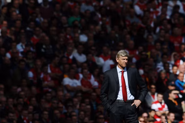 Gương mặt lo lắng của Giáo sư khi suýt nữa thì Arsenal phải nhận bàn thua thứ 2 từ tình huống đối mặt của Torres, rất may cho Arsenal khi Torres không thể tận dụng được cơ hội ngon ăn này.