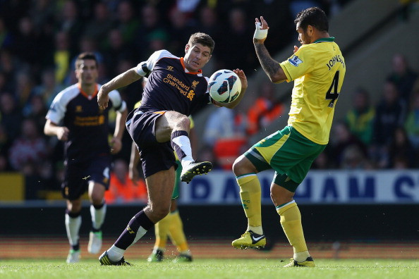 Đội trưởng Gerrard cũng để lại dấu ấn khi cú sút của anh đạp người một hậu vệ Norwich đi vào lưới nâng tỉ số lên 5-1 cho Liverpool... Đội trưởng Gerrard cũng để lại dấu ấn khi cú sút của anh đạp người một hậu vệ Norwich đi vào lưới nâng tỉ số lên 5-1 cho Liverpool...