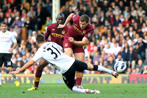 thì tiền đạo vừa vào sân thay Garcia đã chớp thời cơ rất nhanh trong vòng cấm, ghi bàn nâng tỉ số lên 2-1 cho Man City... thì tiền đạo vừa vào sân thay Garcia đã chớp thời cơ rất nhanh trong vòng cấm, ghi bàn nâng tỉ số lên 2-1 cho Man City...