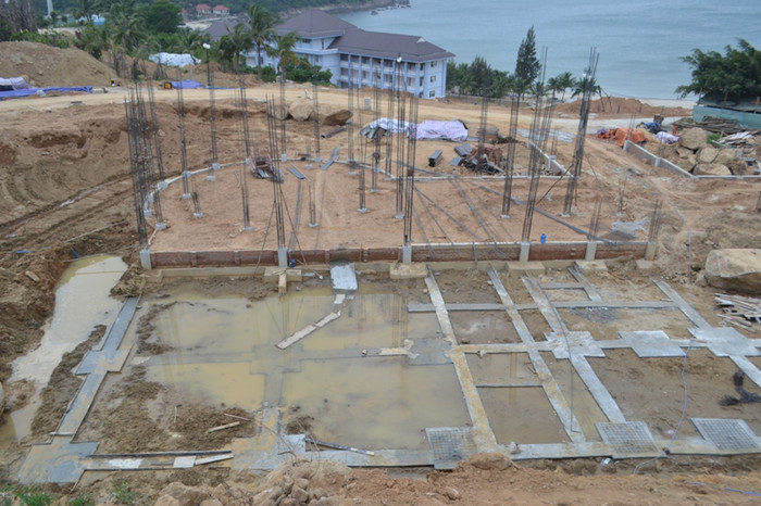 40 móng biệt thự xây dựng không phép tại bán đảo Sơn Trà bị kiến nghị tháo dỡ. Ảnh: TT 40 móng biệt thự xây dựng không phép tại bán đảo Sơn Trà bị kiến nghị tháo dỡ. Ảnh: TT