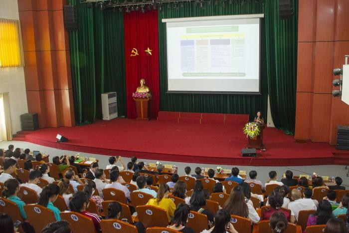 Toàn cảnh phiên bế mạc. Toàn cảnh phiên bế mạc.