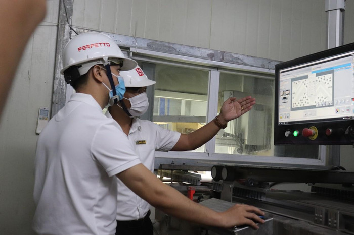 Phần lớn doanh nghiệp trên địa bàn thành phố hoạt động có quy mô vừa và nhỏ (sử dụng dưới 10 người lao động), nên khi dịch Covid-19 bùng phát, thường gặp khó khăn trong việc sản xuất kinh doanh. (Ảnh minh họa: Q.T).