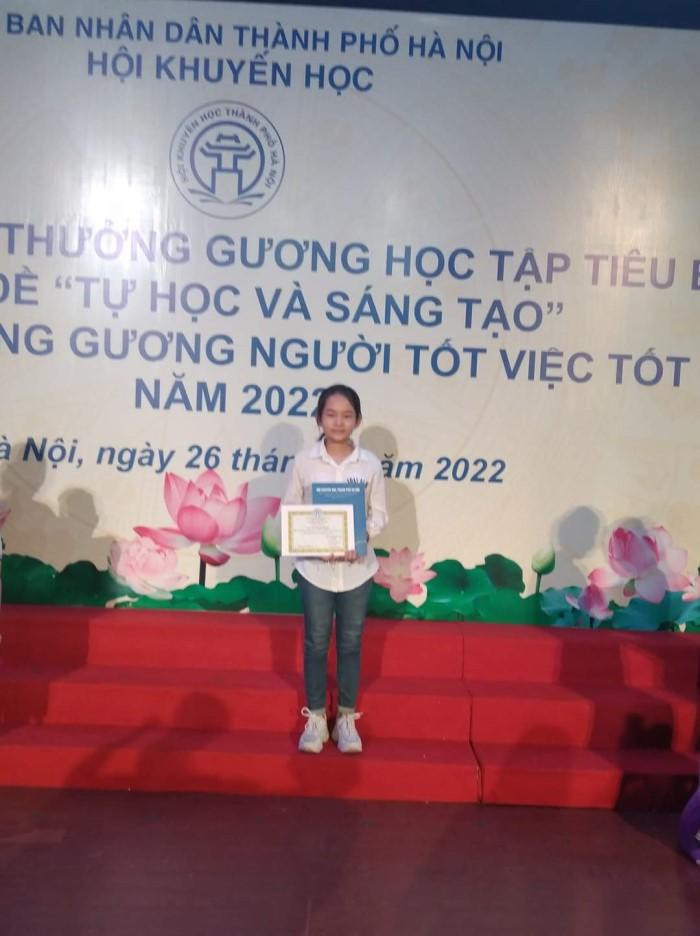 Sinh viên Tạ Thanh Huyền (K47A Sư phạm Tiếng Anh, Khoa Tiếng Anh, Trường Đại học Sư phạm Hà Nội 2) tại Hội nghị trao thưởng. Sinh viên Tạ Thanh Huyền (K47A Sư phạm Tiếng Anh, Khoa Tiếng Anh, Trường Đại học Sư phạm Hà Nội 2) tại Hội nghị trao thưởng.