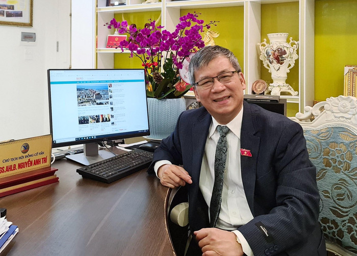 Giáo sư, Anh hùng Lao động Nguyễn Anh Trí trao đổi với phóng viên về những luận án tiến sĩ đang gây ồn ào trong dư luận. (Ảnh: NVCC). Giáo sư, Anh hùng Lao động Nguyễn Anh Trí trao đổi với phóng viên về những luận án tiến sĩ đang gây ồn ào trong dư luận. (Ảnh: NVCC).