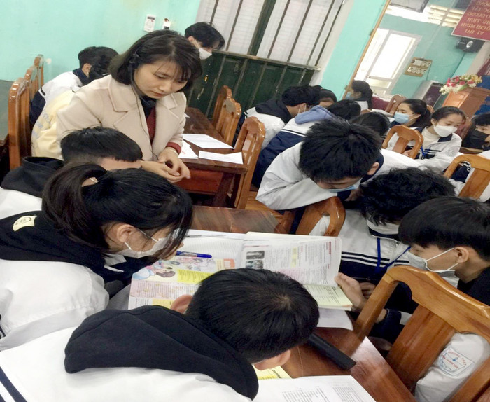 Giờ dự trực tuyến kết nối các điểm cầu của học sinh Trường Trung học phổ thông Hàm Yên (Tuyên Quang). (Ảnh: Sở Giáo dục và Đào tạo Tuyên Quang). Giờ dự trực tuyến kết nối các điểm cầu của học sinh Trường Trung học phổ thông Hàm Yên (Tuyên Quang). (Ảnh: Sở Giáo dục và Đào tạo Tuyên Quang).