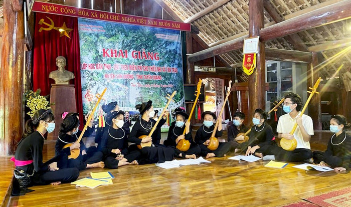 Nam sinh dân tộc Tày mong muốn có thể lan tỏa nét đẹp văn hóa truyền thống thông qua câu lạc bộ Đàn tính - Hát then. (Ảnh: NVCC). Nam sinh dân tộc Tày mong muốn có thể lan tỏa nét đẹp văn hóa truyền thống thông qua câu lạc bộ Đàn tính - Hát then. (Ảnh: NVCC).