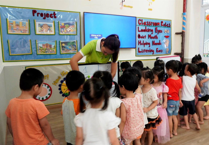 Cô giáo mầm non Nguyễn Thị Huyền khi còn đứng lớp, tại một trường mầm non tư thục trên địa bàn Hà Nội. (Ảnh: NVCC). Cô giáo mầm non Nguyễn Thị Huyền khi còn đứng lớp, tại một trường mầm non tư thục trên địa bàn Hà Nội. (Ảnh: NVCC).