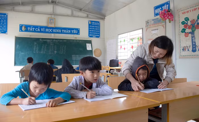 Hiện nay, toàn ngành Giáo dục và Đào tạo tỉnh Điện Biên còn thiếu 2.466 cán bộ, giáo viên, nhân viên so với định mức số lượng người làm việc trong các cơ sở giáo dục mầm non, phổ thông công lập. (Ảnh minh họa: Ngân Chi).