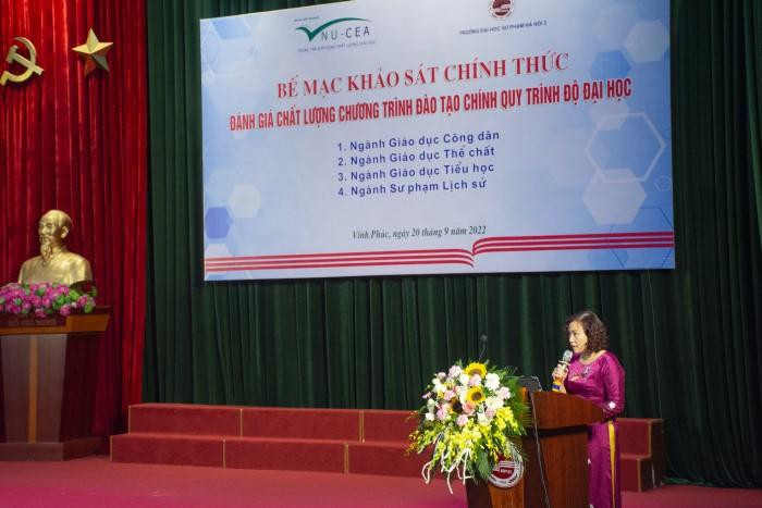 Tiến sĩ Nguyễn Thị Tuyết Minh - Trưởng khoa Giáo dục Tiểu học đại diện cho các khoa có chương trình đào tạo được đánh giá phát biểu cảm ơn. Tiến sĩ Nguyễn Thị Tuyết Minh - Trưởng khoa Giáo dục Tiểu học đại diện cho các khoa có chương trình đào tạo được đánh giá phát biểu cảm ơn.