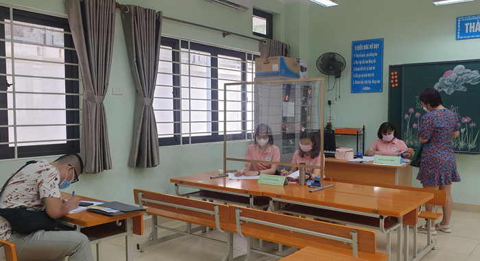 Công tác hỗ trợ vẫn đảm bảo an toàn phòng chống dịch Covid-19. (Ảnh: Trường Tiểu học Nguyễn Bá Ngọc).