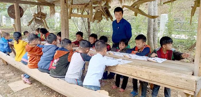 Thư viện sách và hoạt động ngoài giờ lên lớp của học sinh trường Phổ thông dân tộc bán trú Tiểu học Tả Gia Khâu (Lào Cai). (Ảnh minh họa: NTCC).