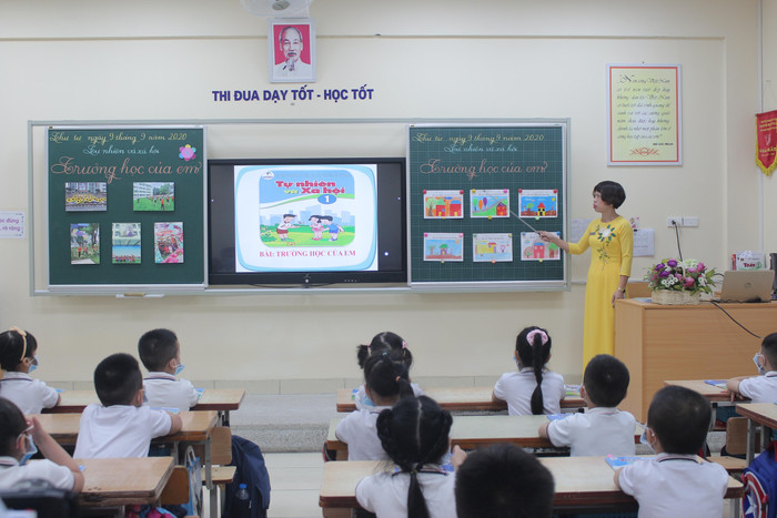 Đẩy mạnh huy động các nguồn lực của xã hội, thúc đẩy sự phát triển của các cơ sở giáo dục ngoài công lập đạt tỉ lệ 8,75% số cơ sở và 8,9% người học vào năm 2020 và lần lượt là 13,5% và 16% vào năm 2025. (Ảnh minh họa: Ngân Chi). Đẩy mạnh huy động các nguồn lực của xã hội, thúc đẩy sự phát triển của các cơ sở giáo dục ngoài công lập đạt tỉ lệ 8,75% số cơ sở và 8,9% người học vào năm 2020 và lần lượt là 13,5% và 16% vào năm 2025. (Ảnh minh họa: Ngân Chi).