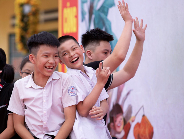 Nụ cười của các em học sinh như nói lên lời cảm ơn với những hoạt động ý nghĩa.