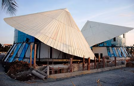 Nhà hát Ba nón lá 222 tỉ đồng vẫn ngổn ngang trong chiều khai mạc Festival đờn ca tài tử lần thứ nhất do Bạc Liêu đăng cai.