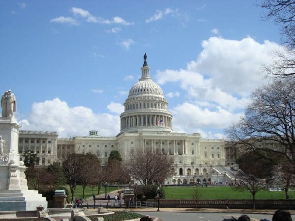 1. Mỹ Dự trữ vàng chính thức: 8133,5 tấn Tỷ lệ dự trữ ngoại hối bằng vàng: 75,1% Mỹ luôn là nước giữ nhiều vàng nhất thế giới với số lượng nắm giữ cao gấp 2,5 lần nước đứng thứ hai là Đức. Năm1952 là năm mà Mỹ dự trữ vàng nhiều nhất khi có khối lượng tổng cộng lên tới 20.663 tấn. 1. Mỹ Dự trữ vàng chính thức: 8133,5 tấn Tỷ lệ dự trữ ngoại hối bằng vàng: 75,1% Mỹ luôn là nước giữ nhiều vàng nhất thế giới với số lượng nắm giữ cao gấp 2,5 lần nước đứng thứ hai là Đức. Năm1952 là năm mà Mỹ dự trữ vàng nhiều nhất khi có khối lượng tổng cộng lên tới 20.663 tấn.