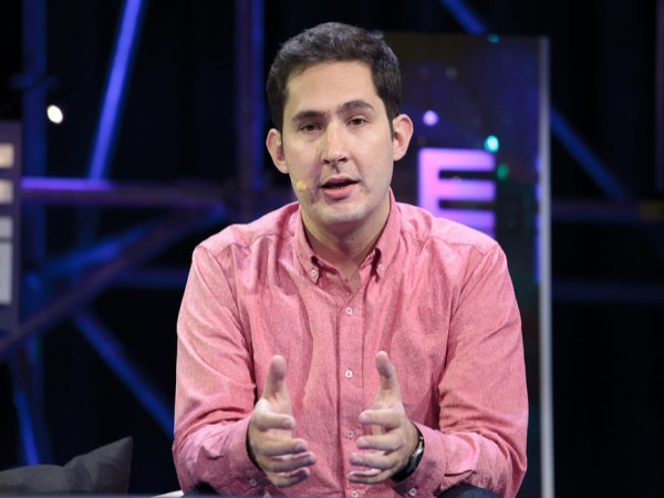 2. Kevin Systrom (27 tuổi) Năm 2010, Kevin Systrom cùng người bạn Mike Krieger (25 tuổi) đã sáng lập ra Instagram, phần mềm chia sẻ ảnh. Instagram đã nhanh chóng trở thành phần mềm phổ biến trên điện thoại di động và hiện có 80 triệu người sử dụng. Tháng 4 vừa qua, Systrom đã bán Instagram cho Facebook với giá 1 tỷ USD và anh chàng trẻ tuổi này cầm chắc 400 triệu USD trong tay.
