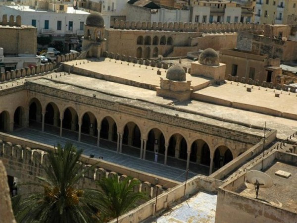 6. Tunis (Tuynidi) Theo dữ liệu của Mercer, ở thu đô Tunis, một căn hộ hai phòng ngủ sang trọng có thể thuê với giá rẻ là 499 USD/tháng. So với Tokyo (Nhật Bản), thành phố đắt đỏ nhất thế giới, cũng căn hộ như thế sẽ có chi phí 4.875 USD/tháng. 6. Tunis (Tuynidi) Theo dữ liệu của Mercer, ở thu đô Tunis, một căn hộ hai phòng ngủ sang trọng có thể thuê với giá rẻ là 499 USD/tháng. So với Tokyo (Nhật Bản), thành phố đắt đỏ nhất thế giới, cũng căn hộ như thế sẽ có chi phí 4.875 USD/tháng.