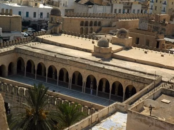 6. Tunis (Tuynidi) Theo dữ liệu của Mercer, ở thu đô Tunis, một căn hộ hai phòng ngủ sang trọng có thể thuê với giá rẻ là 499 USD/tháng. So với Tokyo (Nhật Bản), thành phố đắt đỏ nhất thế giới, cũng căn hộ như thế sẽ có chi phí 4.875 USD/tháng. 6. Tunis (Tuynidi) Theo dữ liệu của Mercer, ở thu đô Tunis, một căn hộ hai phòng ngủ sang trọng có thể thuê với giá rẻ là 499 USD/tháng. So với Tokyo (Nhật Bản), thành phố đắt đỏ nhất thế giới, cũng căn hộ như thế sẽ có chi phí 4.875 USD/tháng.