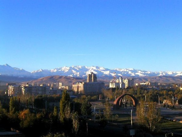 4. Bishkek (Kyrgyzstan) Thành phố của 836.000 người dân này là thành phố đứng thứ tư về chi phí sinh hoạt rẻ nhất thế giới. Một căn hộ siêu sang có thể được thuê với giá dưới 700 USD/tháng. 4. Bishkek (Kyrgyzstan) Thành phố của 836.000 người dân này là thành phố đứng thứ tư về chi phí sinh hoạt rẻ nhất thế giới. Một căn hộ siêu sang có thể được thuê với giá dưới 700 USD/tháng.