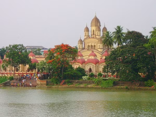 7. Kolkata (Ấn Độ) Ở Kolkata có rất nhiều mặt hàng tiêu dùng hàng ngày được bán giá rẻ. Một bữa ăn nhanh có giá chỉ 2,72 USD (so với 20,05 USD tại Luanda, Angola), một tờ nhật báo quốc tế chỉ phải mua với giá 2,22 USD (so với 9,83 USD tại Mát-xcơ-va). 7. Kolkata (Ấn Độ) Ở Kolkata có rất nhiều mặt hàng tiêu dùng hàng ngày được bán giá rẻ. Một bữa ăn nhanh có giá chỉ 2,72 USD (so với 20,05 USD tại Luanda, Angola), một tờ nhật báo quốc tế chỉ phải mua với giá 2,22 USD (so với 9,83 USD tại Mát-xcơ-va).