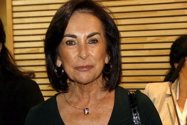 5. Iris Fontbona và gia đình Tài sản: 17,8 tỷ USD Đến từ Santiago (Chile), Iris Fontbona là bà quả phụ của tỷ phú Andronico Luksic, người đã qua đời năm 2005 do mắc bệnh ung thư. Sau khi tiếp quản Công ty Antofagasta từ người chồng quá cố, công ty khai thác đồng lớn nhất thế giới, bà trở thành một trong những người phụ nữ giàu có nhất thế giới. Ít ai biết được rằng bà kết hôn với Andronico khi mới 18 tuổi và là người vợ thứ hai của ông.