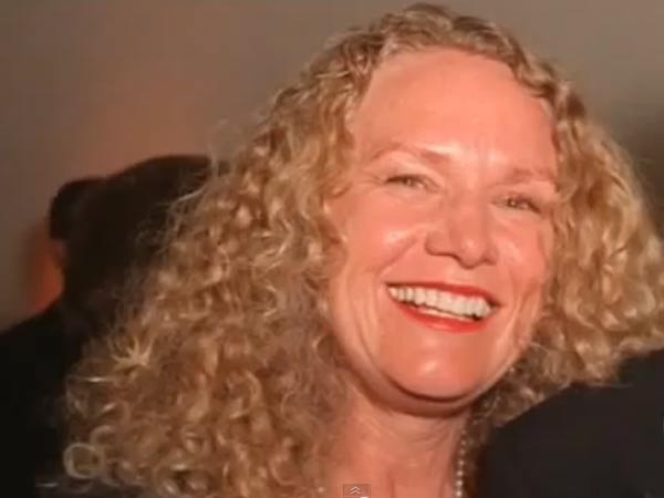 2. Christy Walton Tài sản: 25,3 tỷ USD Giữ danh hiệu người phụ nữ giàu nhất trên thế giới trong một thời gian dài trước khi bị Gina soán ngôi, Christy là vợ góa của John T Walton, con trai của người sáng lập ra Wal-Mart, chuỗi cửa hàng bách hóa Mỹ. Cô đã được xếp hạng là nữ doanh nhân từ thiện nhiều nhất do tạp chí Portfolio bình chọn. Cô đã đóng góp hàng tỷ USD từ tài sản của mình cho quỹ riêng của gia đình cũng như cho các tổ chức từ thiện trên thế giới. 2. Christy Walton Tài sản: 25,3 tỷ USD Giữ danh hiệu người phụ nữ giàu nhất trên thế giới trong một thời gian dài trước khi bị Gina soán ngôi, Christy là vợ góa của John T Walton, con trai của người sáng lập ra Wal-Mart, chuỗi cửa hàng bách hóa Mỹ. Cô đã được xếp hạng là nữ doanh nhân từ thiện nhiều nhất do tạp chí Portfolio bình chọn. Cô đã đóng góp hàng tỷ USD từ tài sản của mình cho quỹ riêng của gia đình cũng như cho các tổ chức từ thiện trên thế giới.