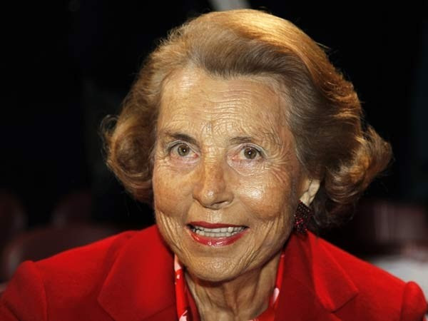 3. Liliane Bettencourt Tài sản: 24 tỷ USD Bà là người thừa kế tài sản L'Oreal và cũng là người phụ nữ giàu nhất châu Âu. Dù nhiều tiền như vậy nhưng bà Liliane lại không được nắm giữ tài sản do bị chứng mất trí nhớ. Năm ngoái, tỷ phú người Pháp này đã để lại tài sản của mình cho con gái dưới sự giám hộ của Francoise Bettencourt-Meyers. 3. Liliane Bettencourt Tài sản: 24 tỷ USD Bà là người thừa kế tài sản L'Oreal và cũng là người phụ nữ giàu nhất châu Âu. Dù nhiều tiền như vậy nhưng bà Liliane lại không được nắm giữ tài sản do bị chứng mất trí nhớ. Năm ngoái, tỷ phú người Pháp này đã để lại tài sản của mình cho con gái dưới sự giám hộ của Francoise Bettencourt-Meyers.