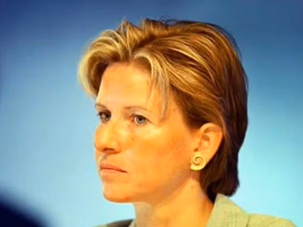 8. Susanne Klatten Tài sản: 13 tỷ USD Khi cha cô qua đời, Susanne thừa kế 50,1% cổ phần của công ty dược phẩm và hóa chất Altana. Là một thành viên của hội đồng quản trị giám sát công ty, cô đã giúp hãng dược này lọt vào top 30 công ty hàng đầu của Đức. Là người phụ nữ giàu nhất ở Đức, Susanne Klatten rất thích chơi golf và trượt tuyết ở Áo. Cô cũng thừa hưởng cổ phần trong hãng xe hơi BMW từ người cha Herbert Quandt của mình.