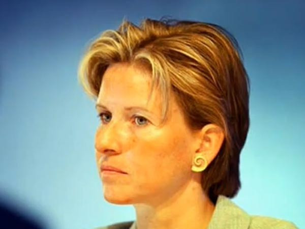 8. Susanne Klatten Tài sản: 13 tỷ USD Khi cha cô qua đời, Susanne thừa kế 50,1% cổ phần của công ty dược phẩm và hóa chất Altana. Là một thành viên của hội đồng quản trị giám sát công ty, cô đã giúp hãng dược này lọt vào top 30 công ty hàng đầu của Đức. Là người phụ nữ giàu nhất ở Đức, Susanne Klatten rất thích chơi golf và trượt tuyết ở Áo. Cô cũng thừa hưởng cổ phần trong hãng xe hơi BMW từ người cha Herbert Quandt của mình. 8. Susanne Klatten Tài sản: 13 tỷ USD Khi cha cô qua đời, Susanne thừa kế 50,1% cổ phần của công ty dược phẩm và hóa chất Altana. Là một thành viên của hội đồng quản trị giám sát công ty, cô đã giúp hãng dược này lọt vào top 30 công ty hàng đầu của Đức. Là người phụ nữ giàu nhất ở Đức, Susanne Klatten rất thích chơi golf và trượt tuyết ở Áo. Cô cũng thừa hưởng cổ phần trong hãng xe hơi BMW từ người cha Herbert Quandt của mình.