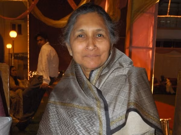 10. Savitri Jindal Tài sản: 10,9 tỷ USD Bà là người phụ nữ giàu nhất Ấn Độ. Ngoài việc tiếp tục điều hành công việc của chồng, tỷ phú ngành thép này rất thích nói chuyện về chín người con của bà. Bà là người mẹ tỷ phú nhiều con hơn bất cứ người phụ nữ giàu có nào trên thế giới.