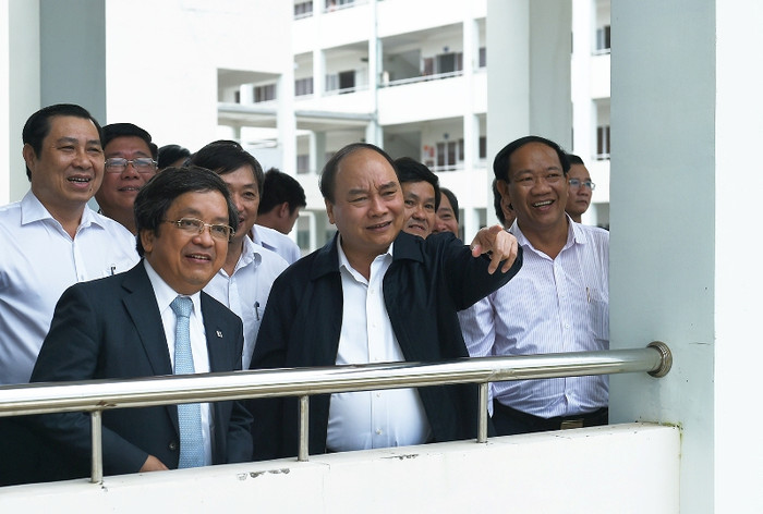 Thủ tướng Nguyễn Xuân Phúc tham quan Trường Cao đẳng Công nghệ thông tin tại Làng Đại học Đà Nẵng hồi đầu tháng 2. Ảnh: VGP Thủ tướng Nguyễn Xuân Phúc tham quan Trường Cao đẳng Công nghệ thông tin tại Làng Đại học Đà Nẵng hồi đầu tháng 2. Ảnh: VGP