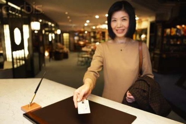 Nguy cơ nợ xấu từ thẻ tín dụng là rất lớn Nguy cơ nợ xấu từ thẻ tín dụng là rất lớn