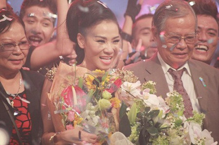 Chồng Tây triệu phú công khai nói 'yêu' ở liveshow để đời của Thu Minh ảnh 20 Chồng Tây triệu phú công khai nói 'yêu' ở liveshow để đời của Thu Minh ảnh 20