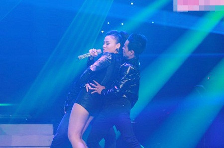 Chồng Tây triệu phú công khai nói 'yêu' ở liveshow để đời của Thu Minh ảnh 18 Chồng Tây triệu phú công khai nói 'yêu' ở liveshow để đời của Thu Minh ảnh 18