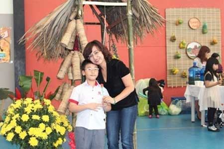 BTV Vân Anh và con trai BTV Vân Anh và con trai