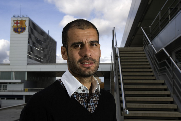 Một số nét về Guardiola (sinh ngày 18/01/1971): Sự nghiệp cầu thủ tại Barca: Giành được danh hiệu La Liga (6): 1990–91, 1991–92, 1992–93, 1993–94, 1997–98, 1998–99, Cup nhà Vua (2): 1996–97, 1997–98, Siêu Cup TBN (4): 1991, 1992, 1994, 1996, European Cup (1): 1991–92, UEFA Cup Winners Cup (1): 1996–97, UEFA Super Cup (2): 1992, 1997. Còn sự nghiệp HLV: Giành được danh hiệu La Liga (3): 2008–09, 2009–10, 2010–11, Cup nhà Vua (1): 2008–09, Siêu Cup TBN (3): 2009, 2010, 2011, UEFA Champions League (2): 2008–09, 2010–11, UEFA Super Cup (2): 2009, 2011, FIFA Club World Cup (2): 2009, 2011. Một số nét về Guardiola (sinh ngày 18/01/1971): Sự nghiệp cầu thủ tại Barca: Giành được danh hiệu La Liga (6): 1990–91, 1991–92, 1992–93, 1993–94, 1997–98, 1998–99, Cup nhà Vua (2): 1996–97, 1997–98, Siêu Cup TBN (4): 1991, 1992, 1994, 1996, European Cup (1): 1991–92, UEFA Cup Winners Cup (1): 1996–97, UEFA Super Cup (2): 1992, 1997. Còn sự nghiệp HLV: Giành được danh hiệu La Liga (3): 2008–09, 2009–10, 2010–11, Cup nhà Vua (1): 2008–09, Siêu Cup TBN (3): 2009, 2010, 2011, UEFA Champions League (2): 2008–09, 2010–11, UEFA Super Cup (2): 2009, 2011, FIFA Club World Cup (2): 2009, 2011.