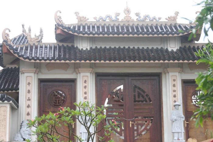 Khu lăng mộ được khóa trái cẩn thận để bảo vệ