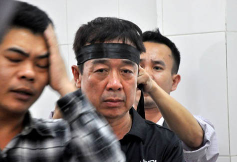 Rất nhiều nghệ sĩ và khán giả đã bày tỏ sự tiếc thương vô hạn trước sự ra đi của cây đại thụ trong làng điện ảnh Việt Nam. >>> Xem thêm: Vợ cố NSND Trịnh Thịnh trước giờ đưa tang chồng: 60 năm chưa cãi nhau