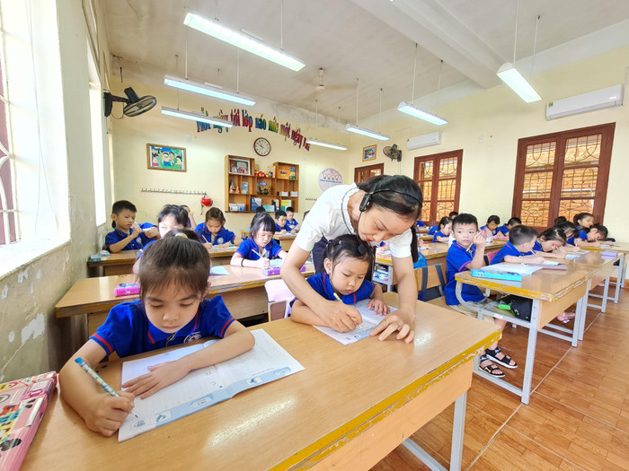 Nhiều giáo viên Hải Phòng vui mừng vì sau nhiều năm chờ đợi đã được xét thăng hạng chức danh nghề nghiệp. (Ảnh minh họa: Lã Tiến) gdvn_hs.jpg