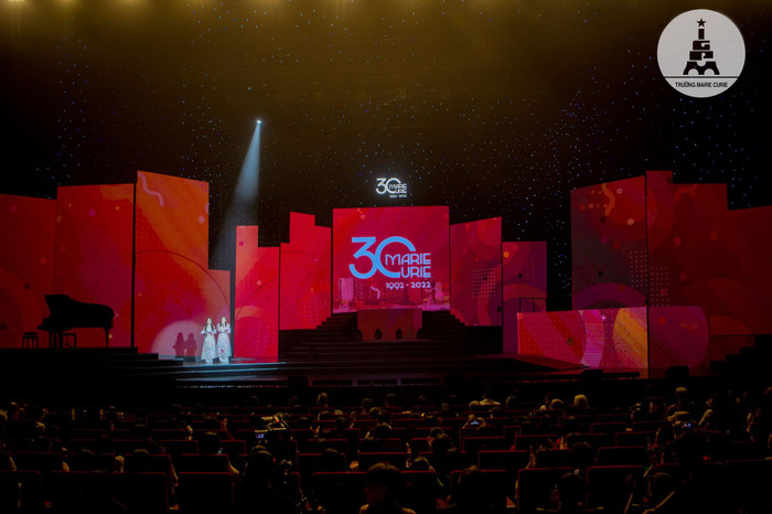 Hội trường gần 4.000 ghế chật kín, ai cũng xúc động, tự hào trong ngày Gala 30 Hội trường gần 4.000 ghế chật kín, ai cũng xúc động, tự hào trong ngày Gala 30