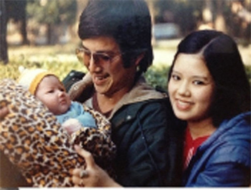 9 tháng 10 ngày sau cô con gái ra đời.