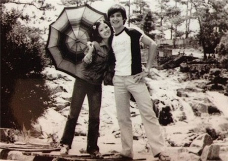 Chí Trung yêu Ngọc Huyền từ năm 18 tuổi. Chí Trung yêu Ngọc Huyền từ năm 18 tuổi.