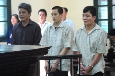 Các bị cáo trước vành móng ngựa (Ảnh: Tuệ Minh) Các bị cáo trước vành móng ngựa (Ảnh: Tuệ Minh)