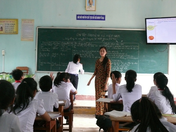 Thầy Nguyễn Tùng Lâm cho rằng, quá trình tuyển chọn giáo viên, không thể chỉ dùng bằng cấp để đánh giá mà cần phải có quá trình giảng dạy, lên lớp để từ đó Hội đồng đánh giá đưa ra ý kiến. (Ảnh minh họa: Sở Giáo dục và Đào tạo Vĩnh Phúc) Thầy Nguyễn Tùng Lâm cho rằng, quá trình tuyển chọn giáo viên, không thể chỉ dùng bằng cấp để đánh giá mà cần phải có quá trình giảng dạy, lên lớp để từ đó Hội đồng đánh giá đưa ra ý kiến. (Ảnh minh họa: Sở Giáo dục và Đào tạo Vĩnh Phúc)